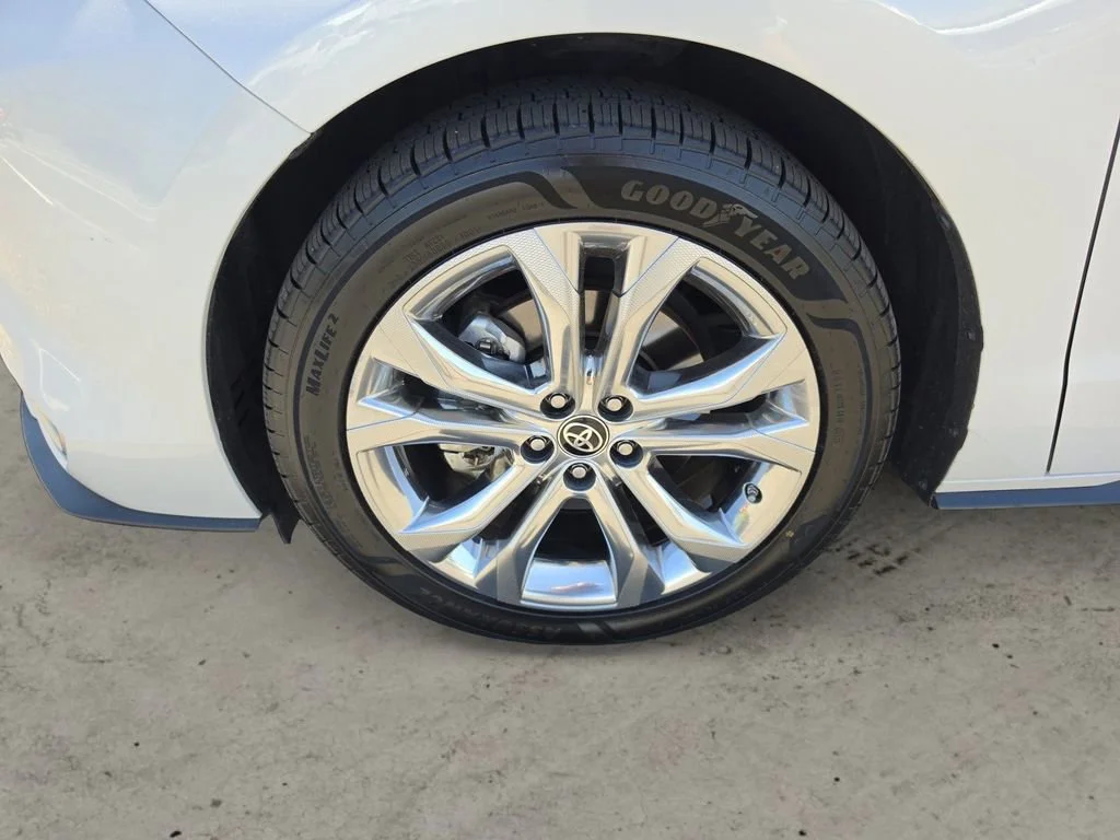 Used 2023  Toyota Platinum image 31