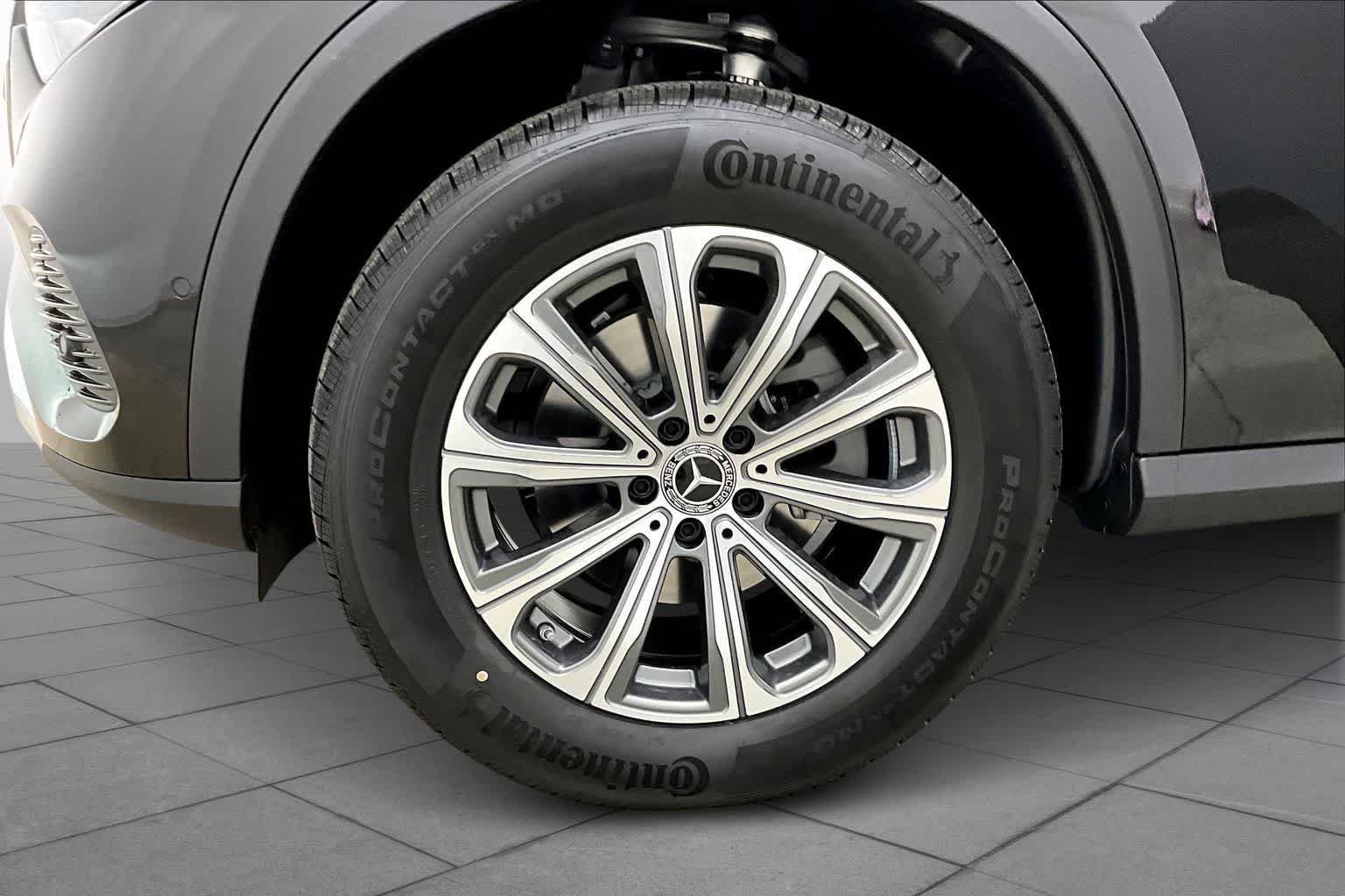 New 2026 Black Mercedes-Benz GLC 300 image 11