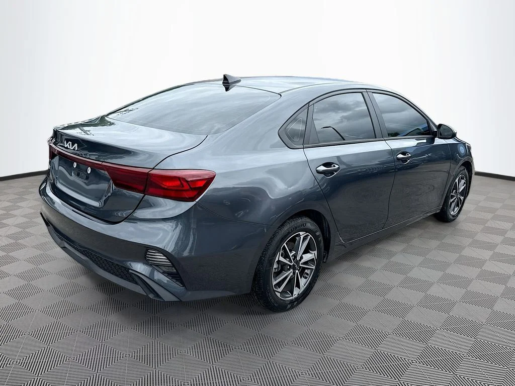 Used 2023 Gray Kia LXS image 6