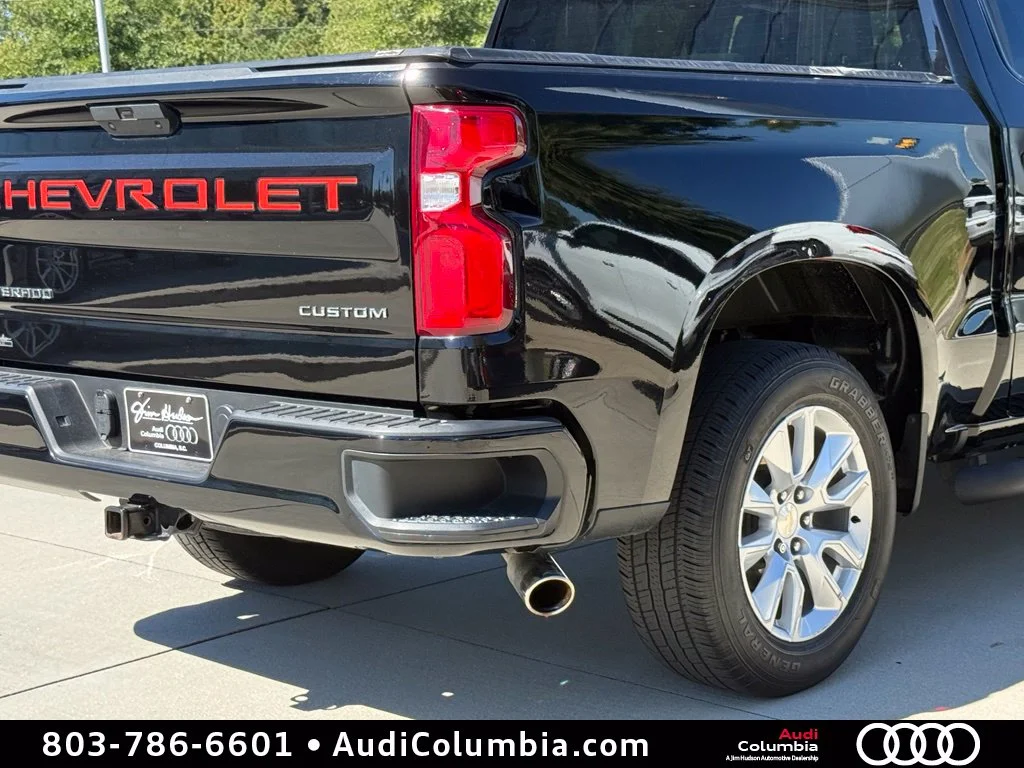 Used 2021 Black Chevrolet Custom image 15