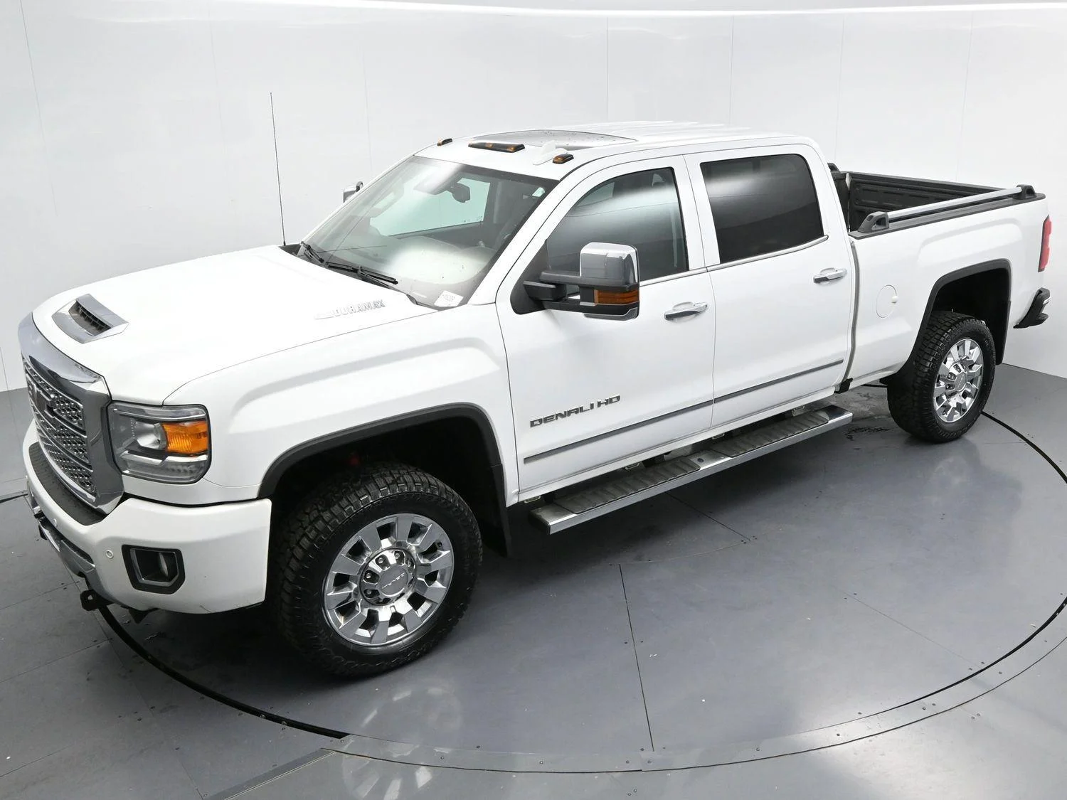Used 2019 Summit White GMC Denali image 38