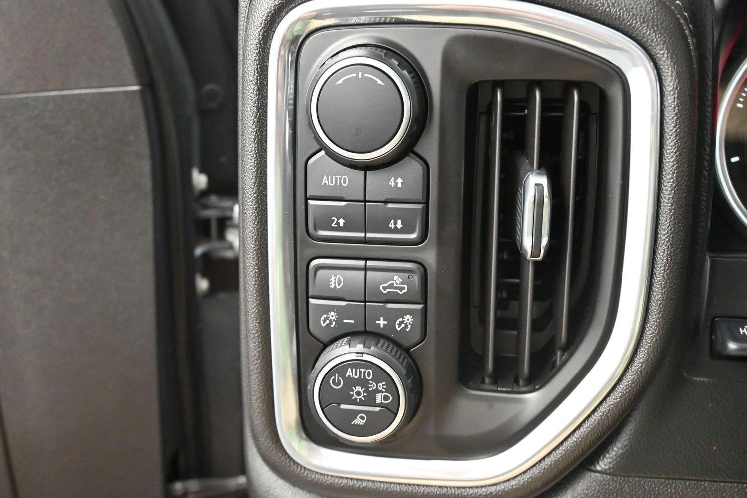 Used 2019 Satin Steel Metallic Chevrolet High Country image 22