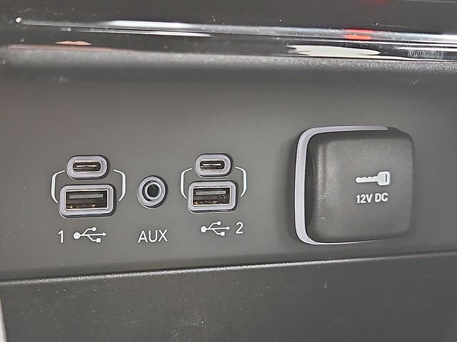 New 2026 Diamond Black Crystal Pearlcoat Jeep Laredo image 17