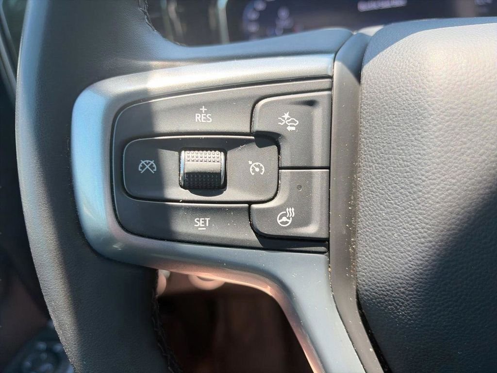 Used 2025 White Chevrolet LT image 29