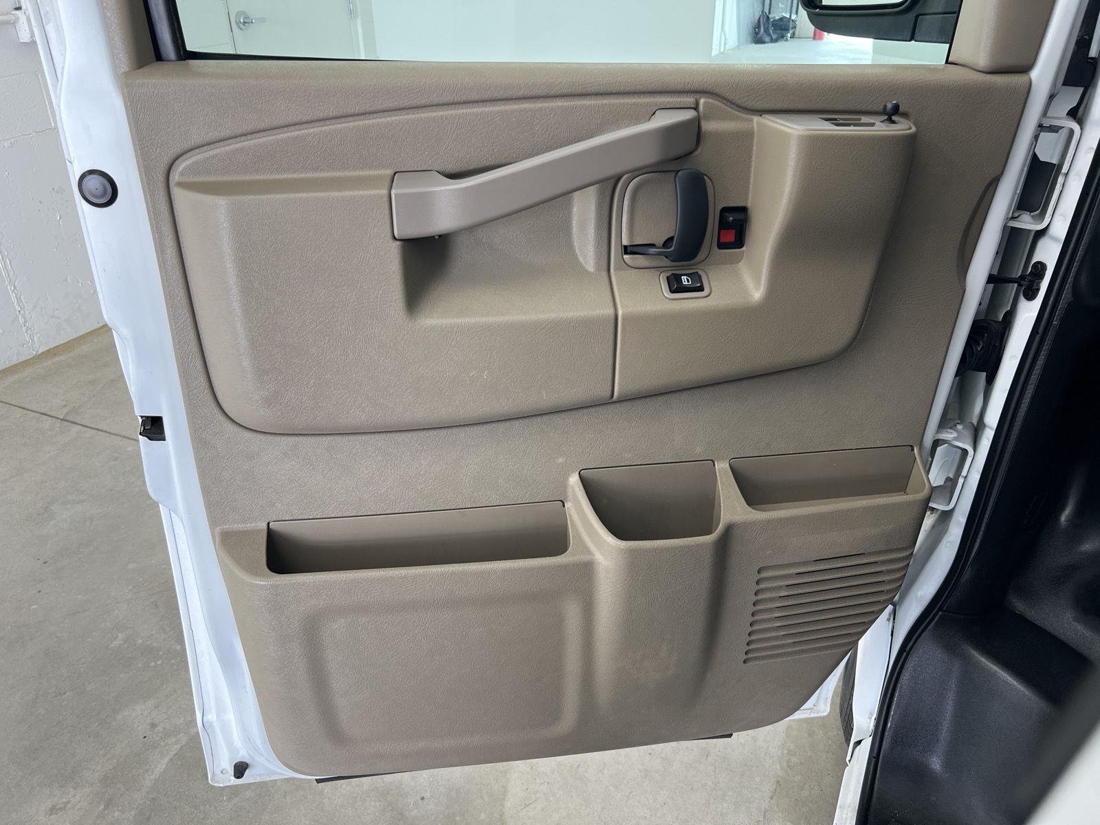 Used 2018 Summit White GMC Work Van image 11