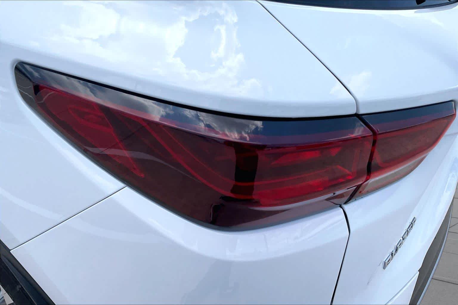 Used 2025 Summit White Chevrolet LT image 27