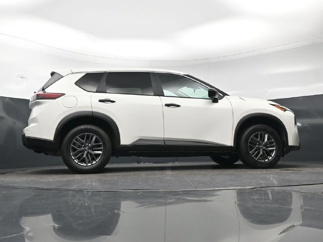 Used 2024 Glacier White Nissan S image 26