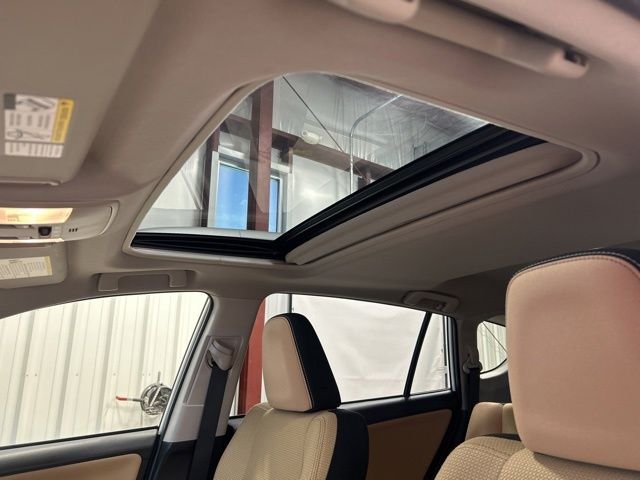 Used 2017 Super White Toyota XLE image 31