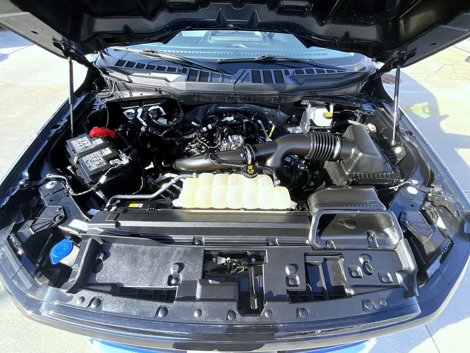 Used 2025 Blue Ford XLT image 26