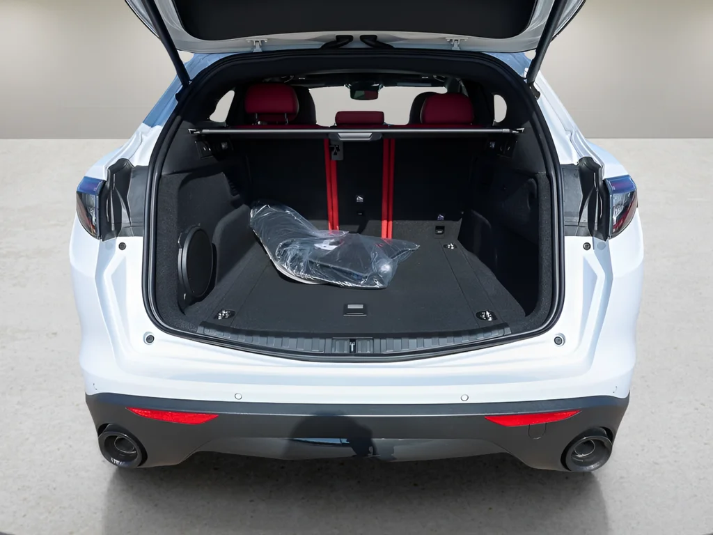 New 2025 White Alfa Romeo Base image 24