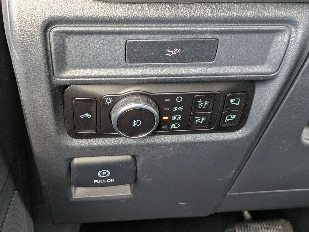 New 2026 Carbonized Gray Metallic Ford XLT image 39