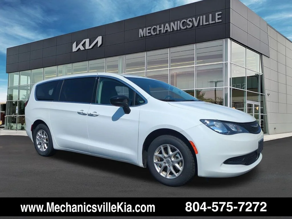 2024 Chrysler Voyager LX's photo