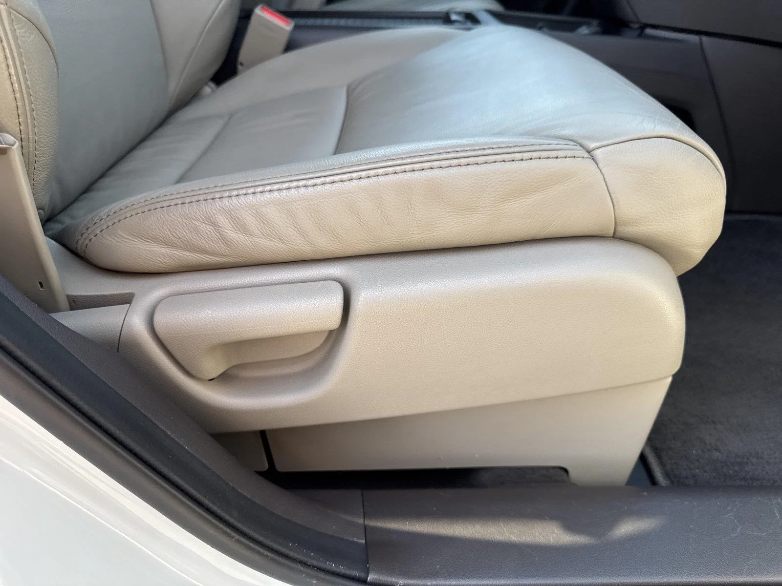 Used 2014 White Diamond Pearl Honda EX-L image 36