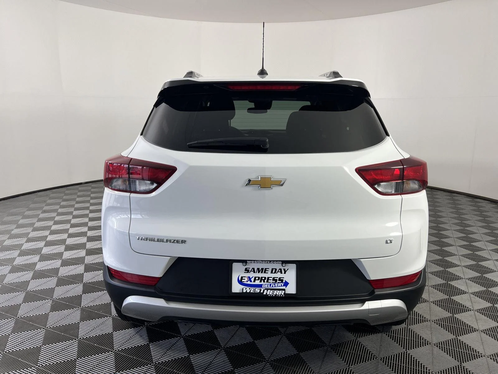 Used 2023 Summit White Chevrolet LT image 9