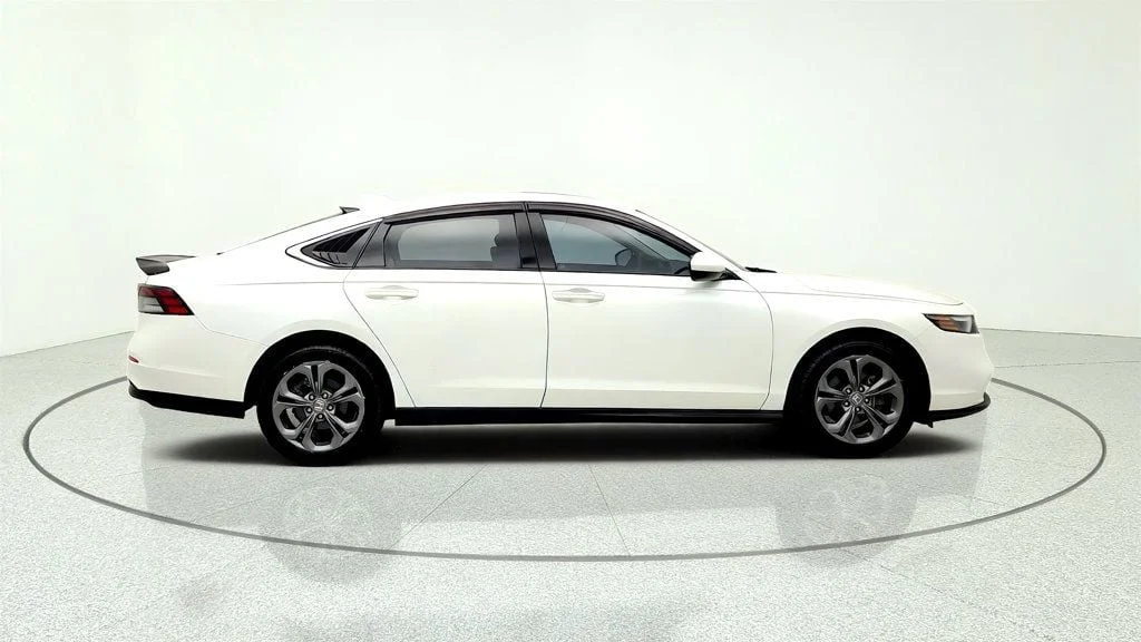 Used 2024 Platinum White Pearl Honda EX CVT image 4