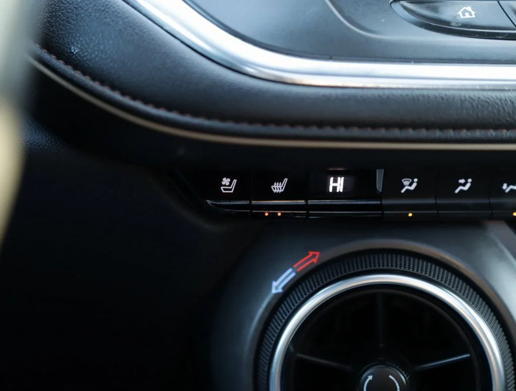 Used 2022 Iridescent Pearl Tricoat Chevrolet Premier image 17
