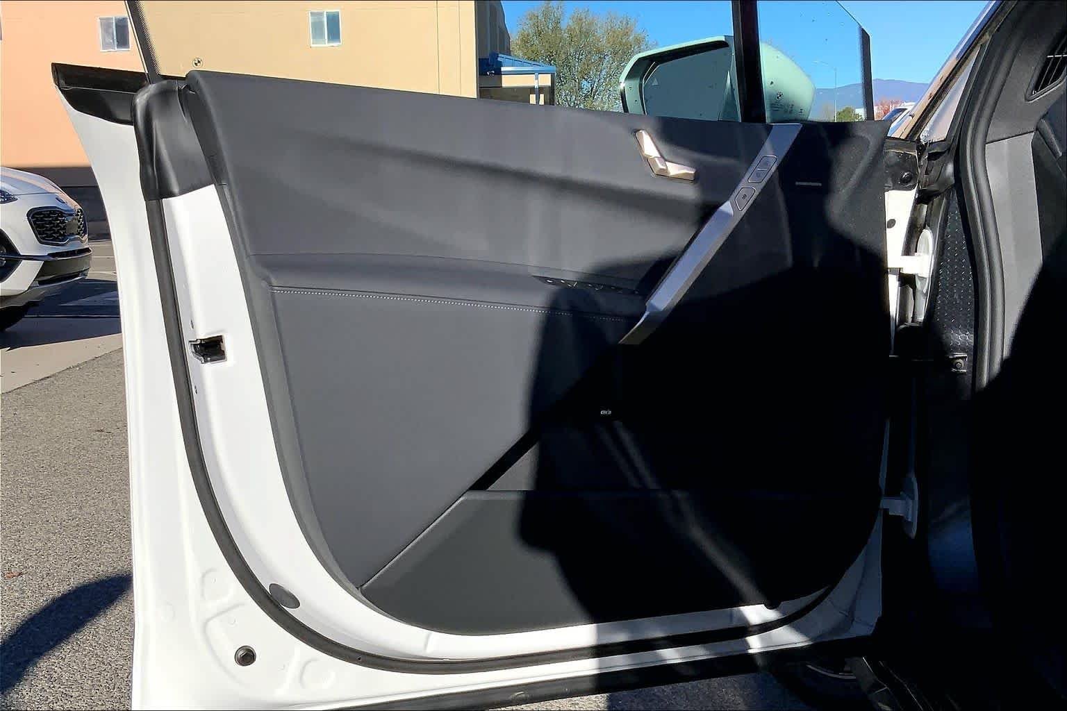 2025 BMW iX 50 - Photo 10