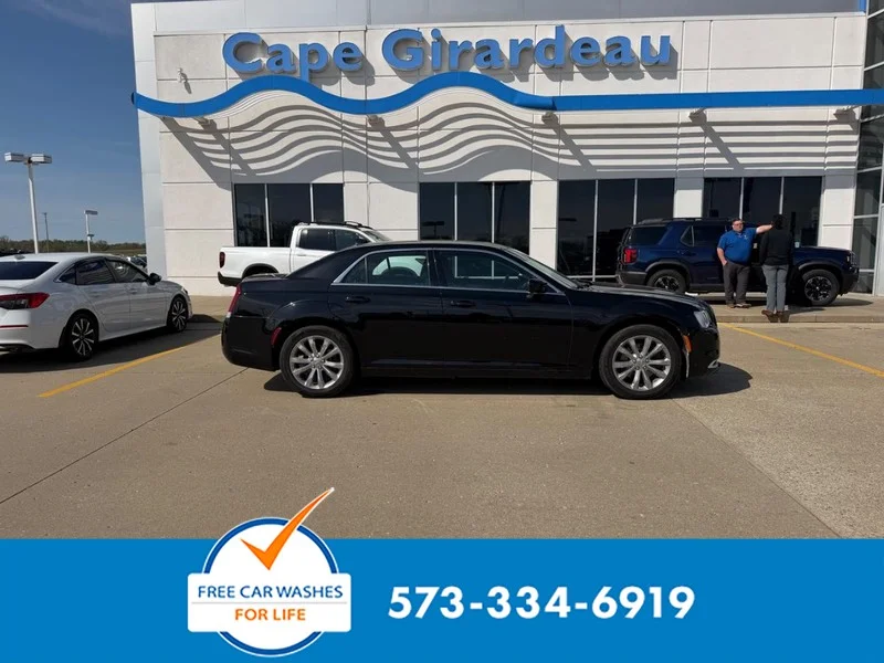 2018 Chrysler 300 Touring AWD's photo