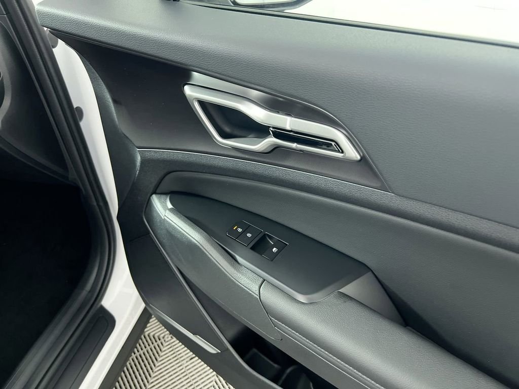 New 2026 Glacial White Pearl Kia EX image 31