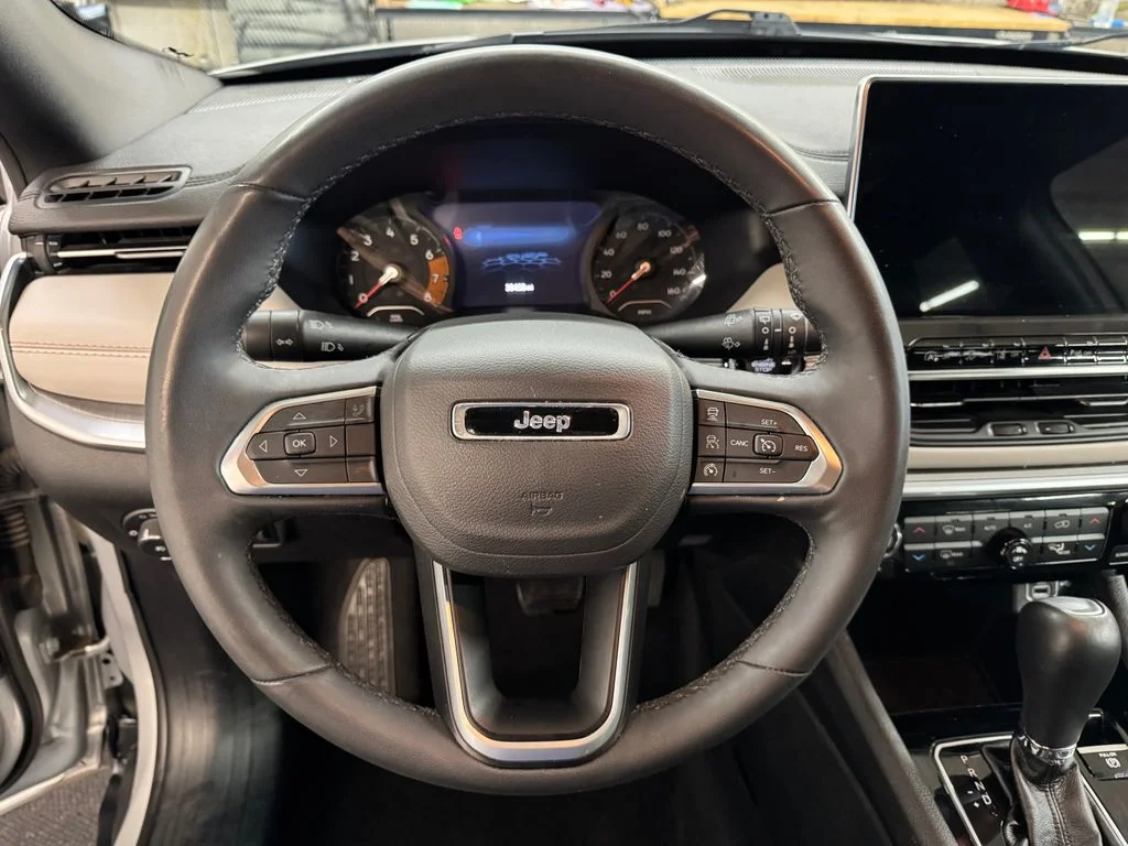Used 2025 Silver Jeep Limited image 18