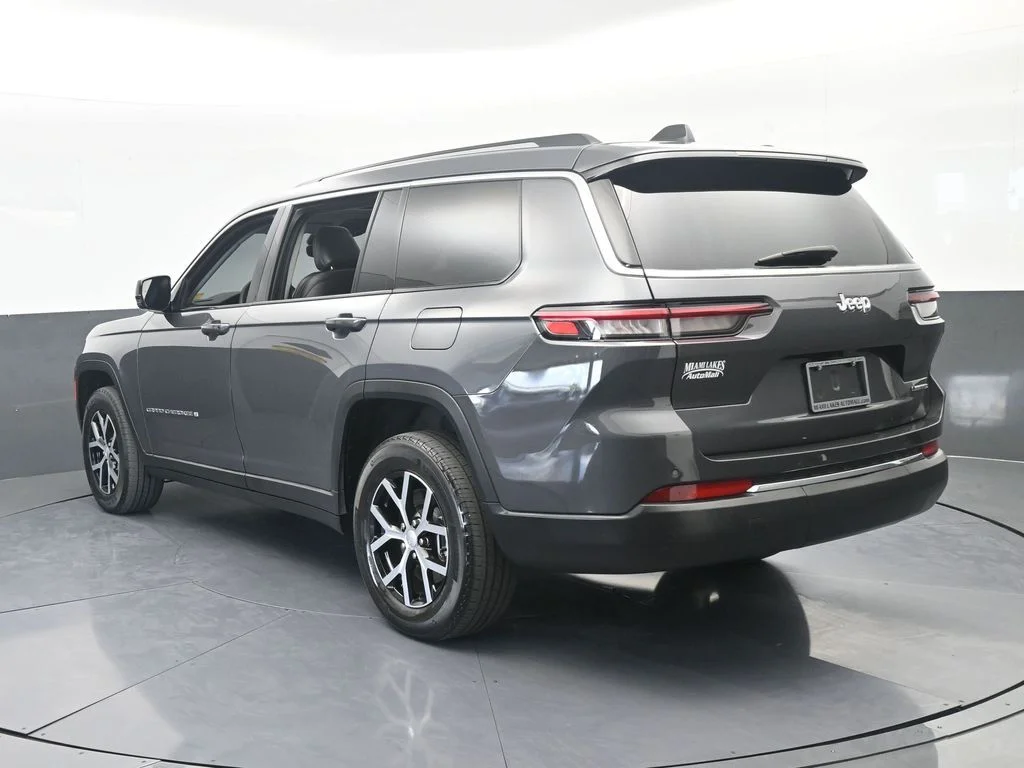 Used 2023 Baltic Gray Metallic Clearcoat Jeep Limited image 4