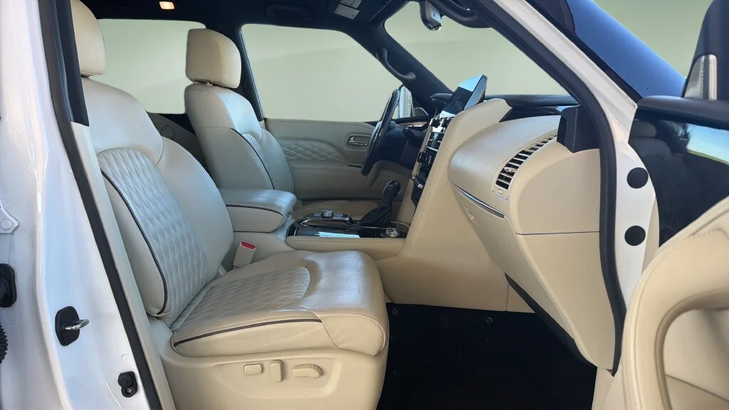 Used 2023 Moonstone White INFINITI Sensory image 25