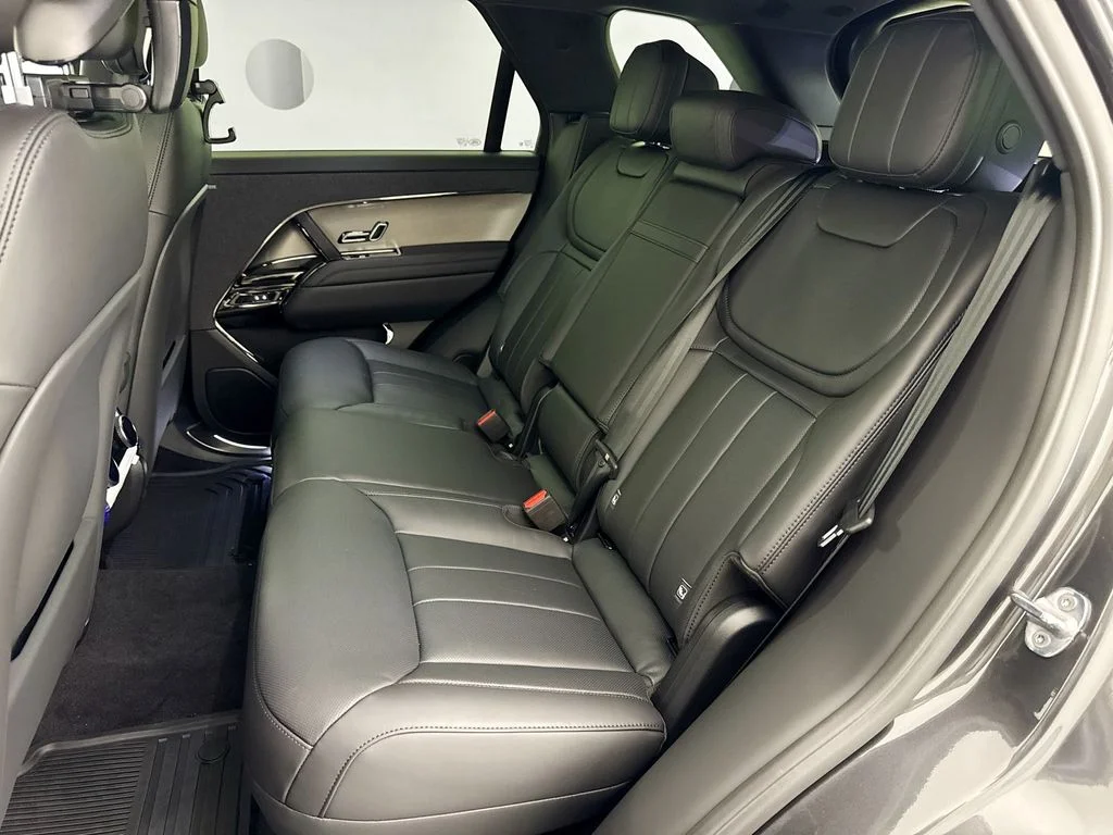 New 2026 Carpathian Grey Land Rover SE image 25