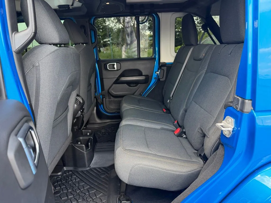 Used 2024 Blue Jeep Sahara image 18