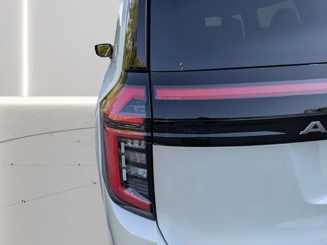 New 2026 Everest White TriCoat Nissan Platinum Reserve image 9