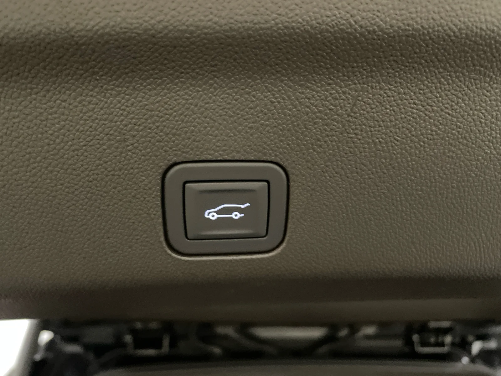 2026 Chevrolet Tahoe Z71 - Photo 9