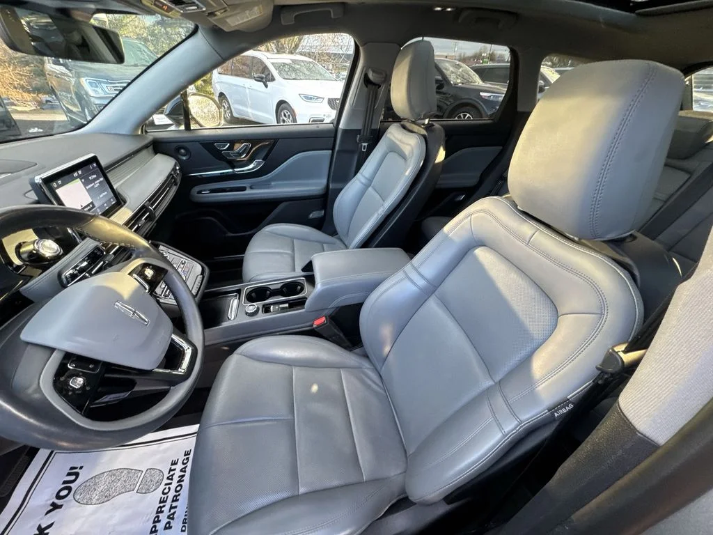 Used 2021 Silver Lincoln Reserve image 11