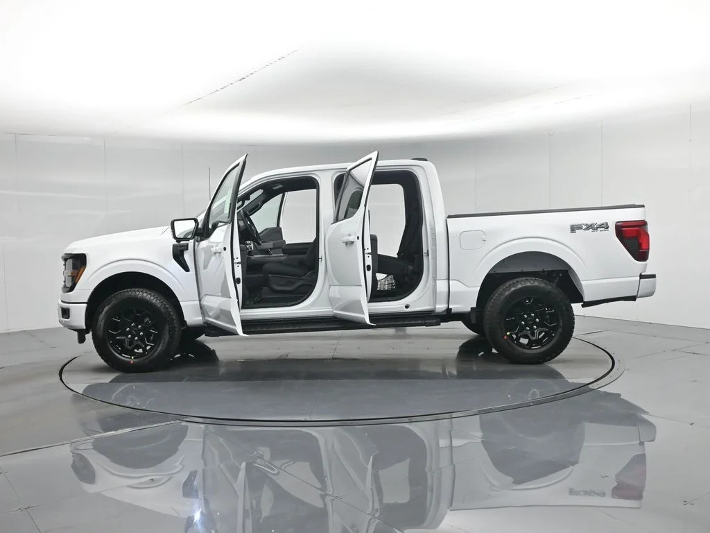 New 2026 Oxford White Ford XLT image 35
