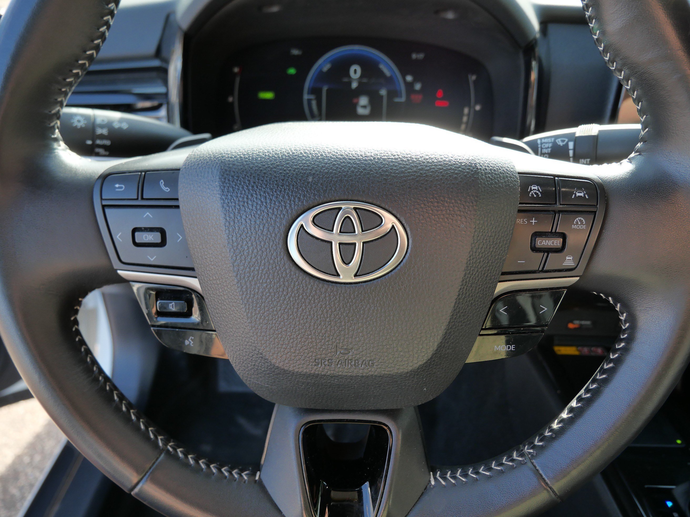 Used 2025 Ice Cap Toyota SE image 26