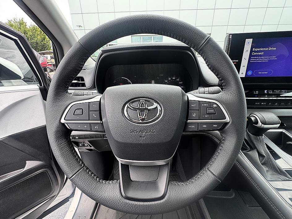 Used 2025 Wind Chill Pearl Toyota XLE image 12