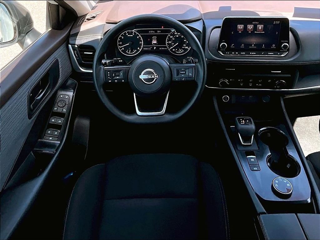 Used 2023 White Nissan S image 17