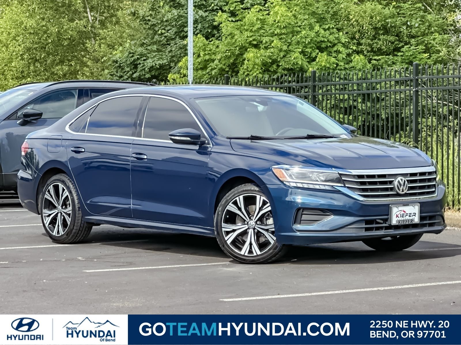 Used 2022  Volkswagen 2.0T SE image 1