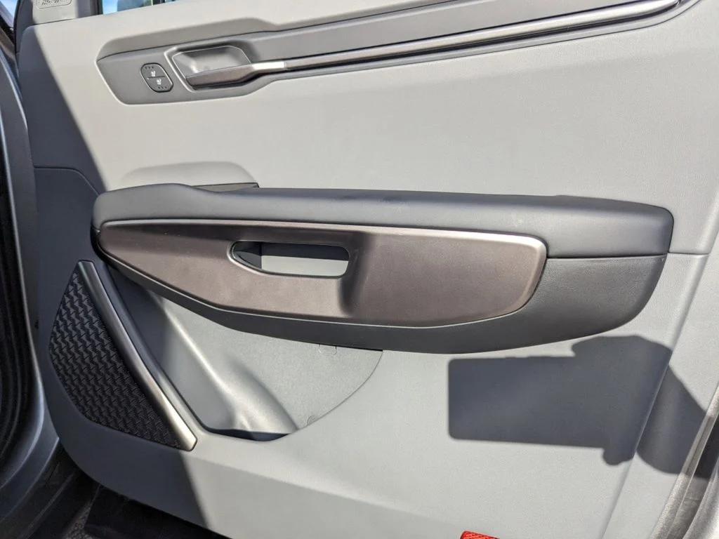 New 2024 Pebble Gray Kia Light RWD image 35