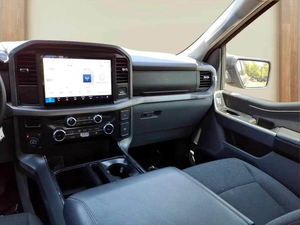 Used 2025 Gray Ford XLT image 23