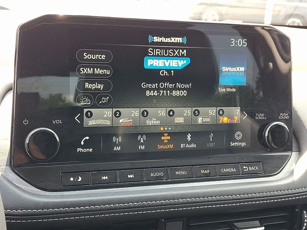 Used 2021 Black Nissan Platinum image 18