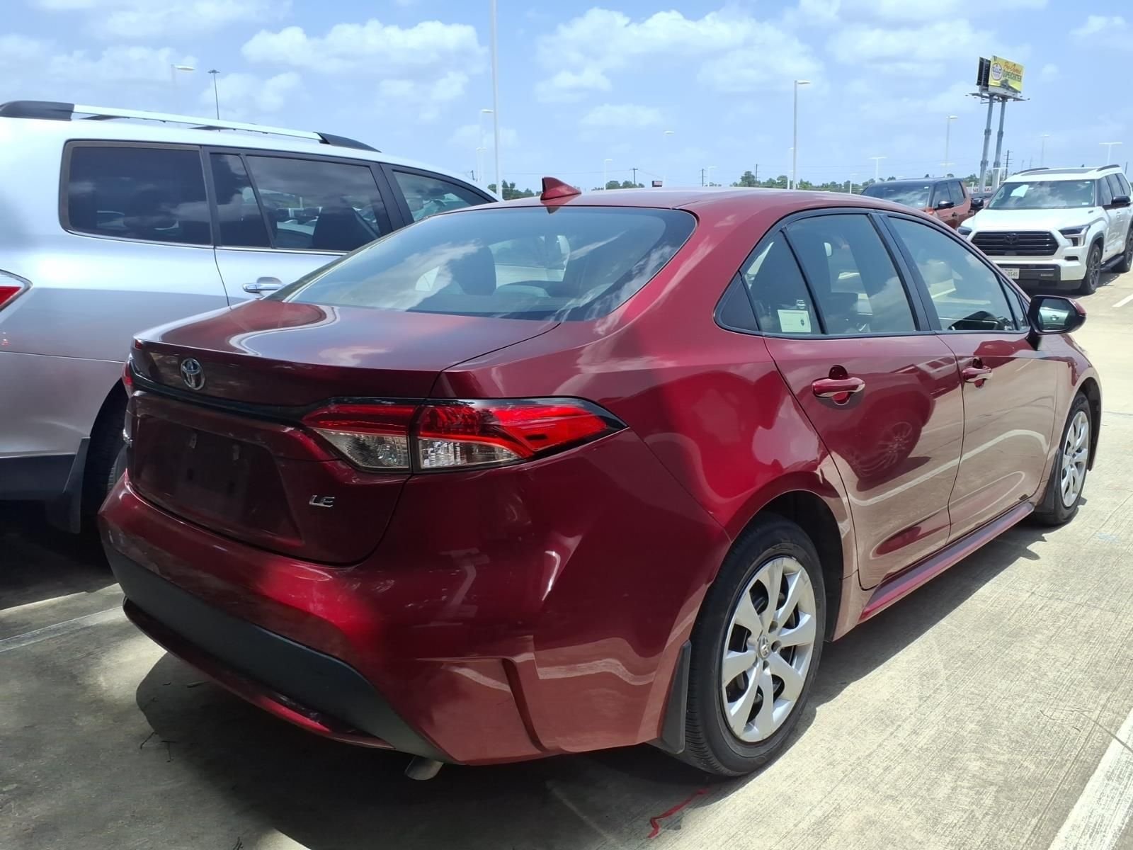 Certified Used 2022 Pearl Toyota LE image 7
