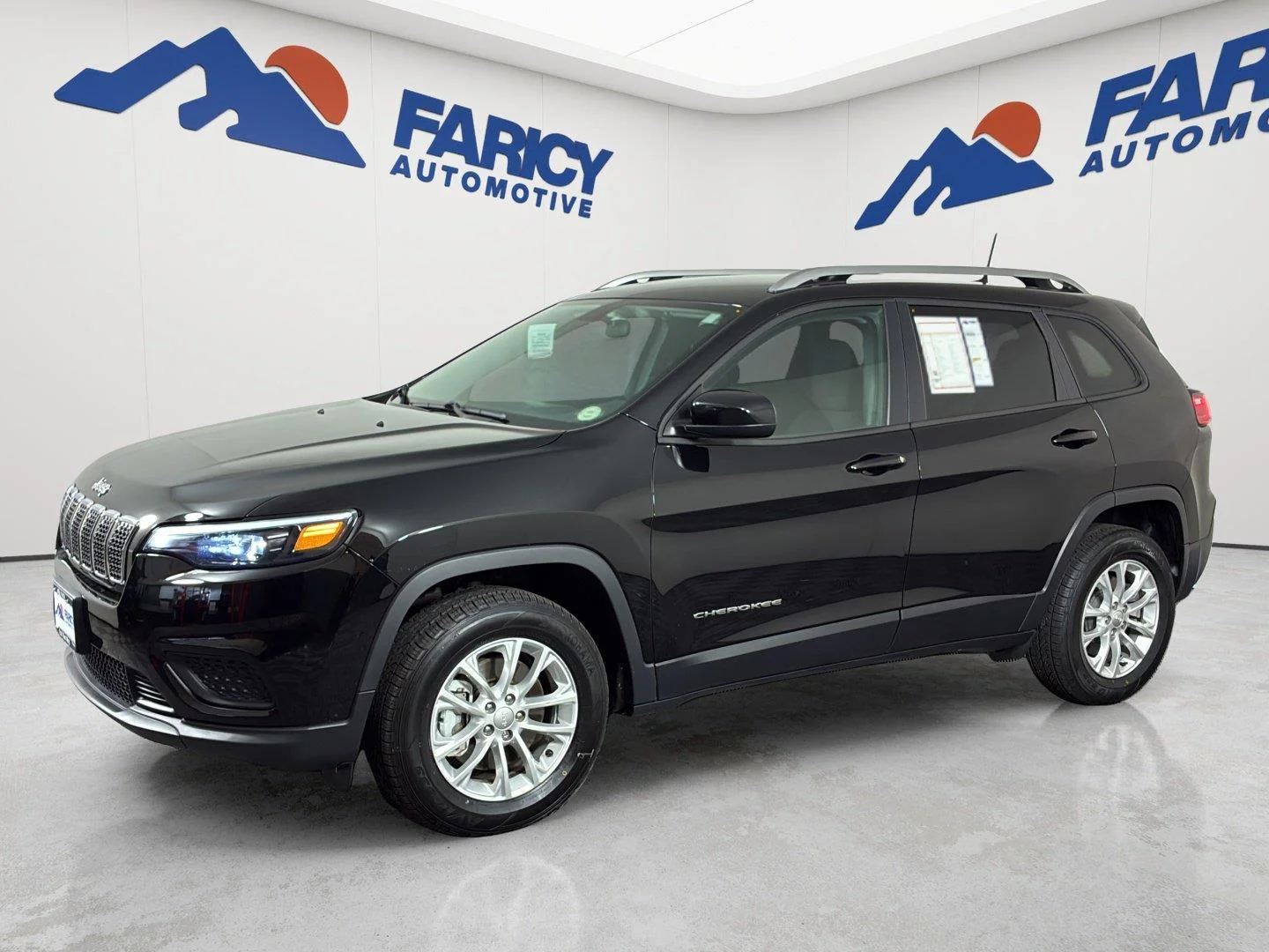 Used 2020 Diamond Black Crystal Pearlcoat Jeep Latitude image 1