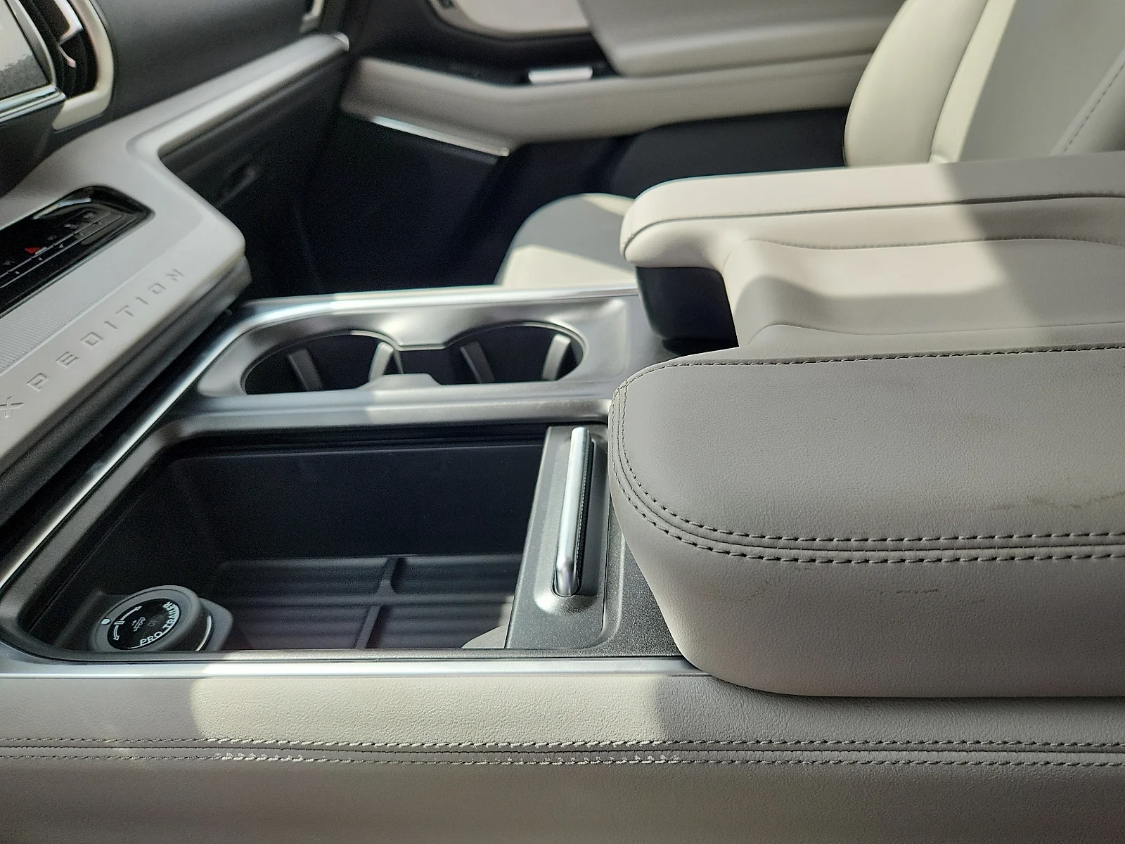 New 2027 Star White Metallic Tri-Coat Ford MAX Active image 25