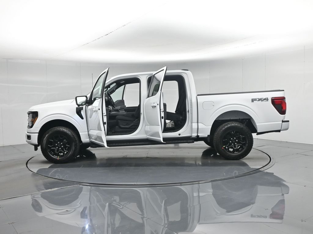 New 2026 Oxford White Ford XLT image 35