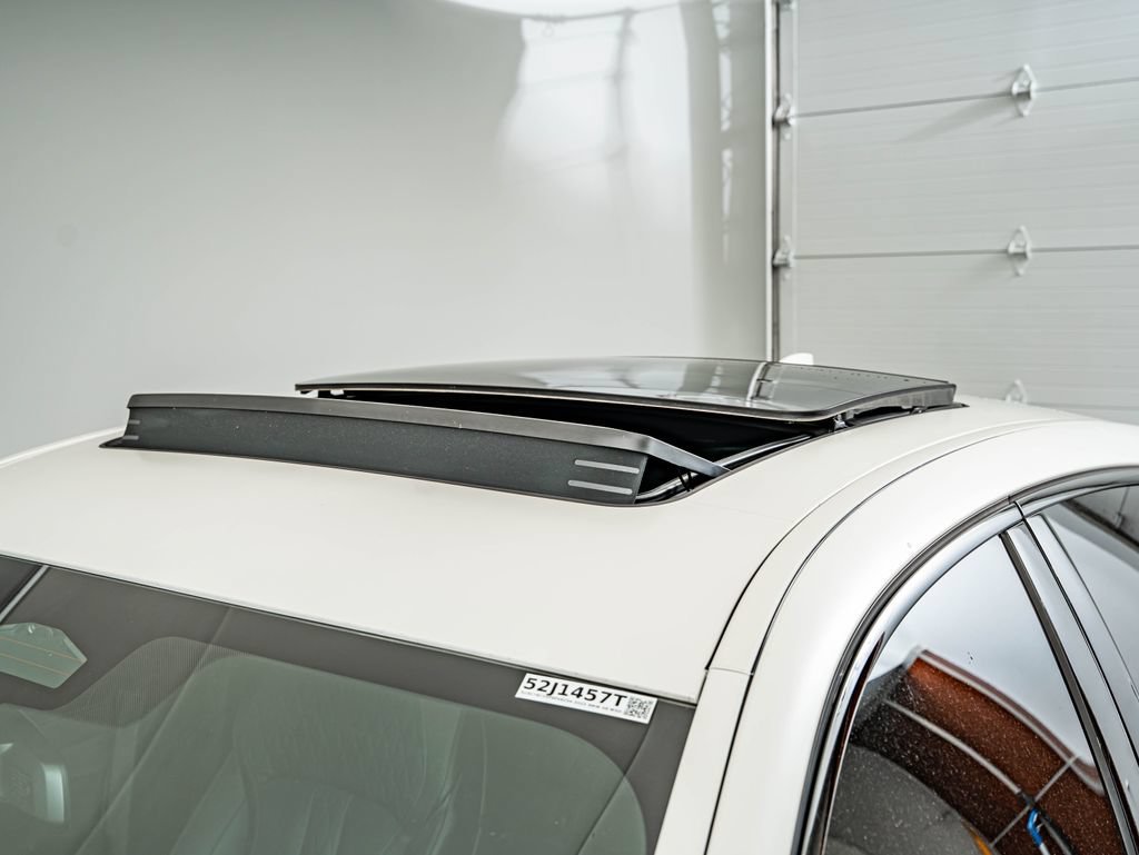 Used 2023 Frozen Brilliant White Metallic BMW M50i image 17