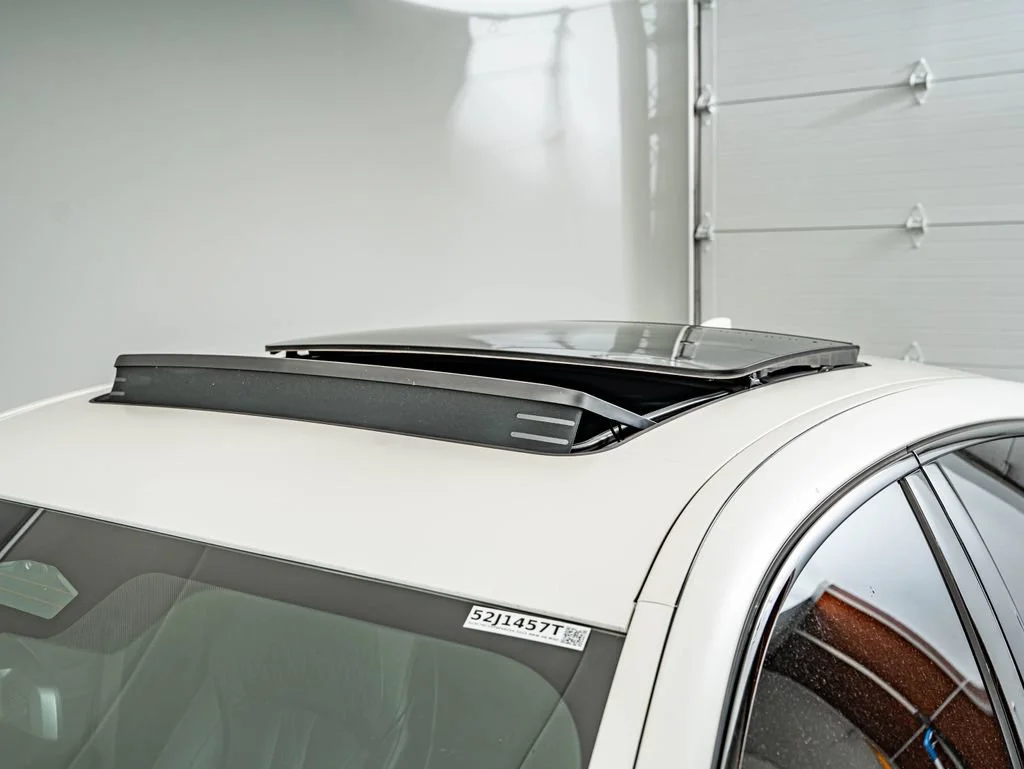 Used 2023 Frozen Brilliant White Metallic BMW M50i image 17