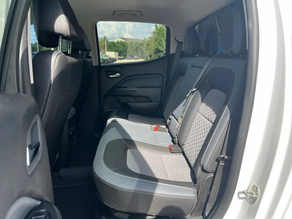 Used 2021 White Chevrolet Z71 image 20
