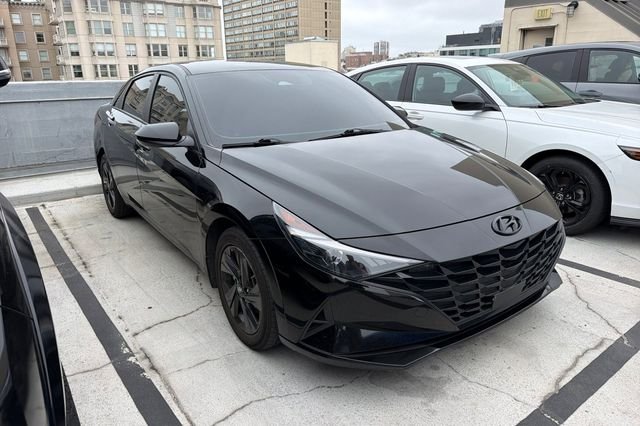 Used 2022 Phantom Black Hyundai SEL image 2