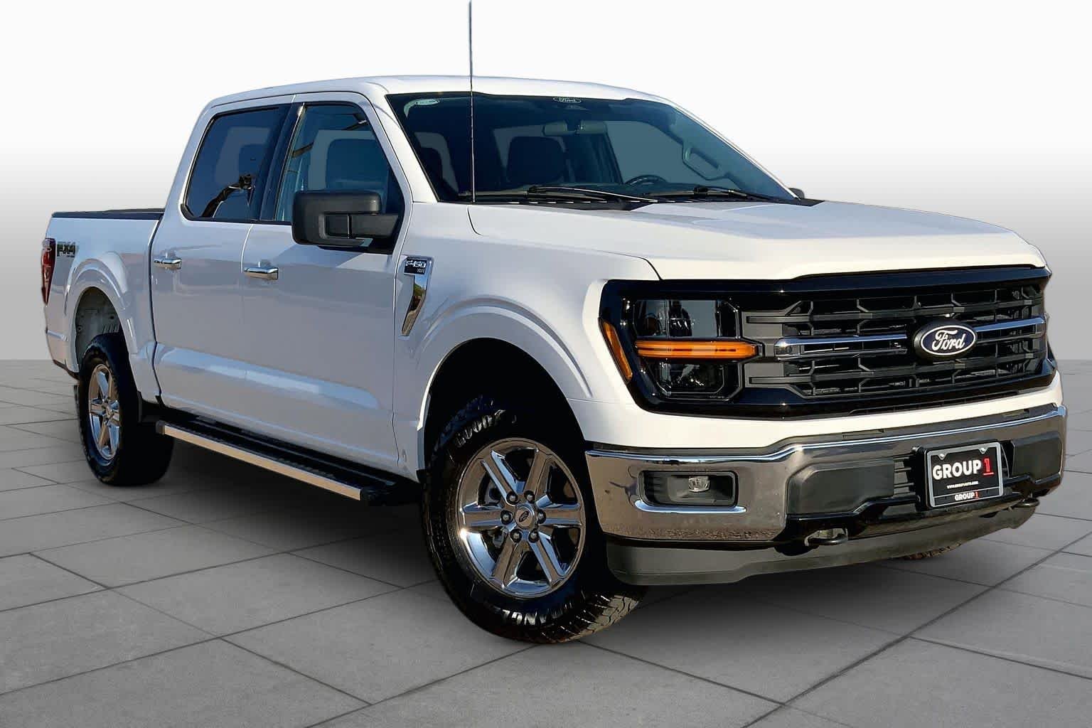 Used 2025 Oxford White Ford XLT image 3