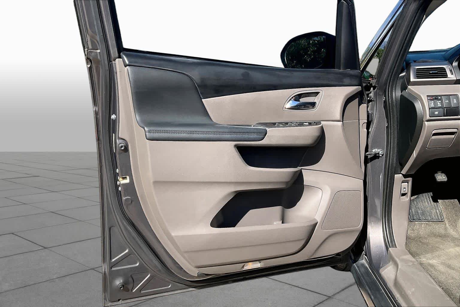 Used 2016 Lunar Silver Metallic Honda EX-L image 21