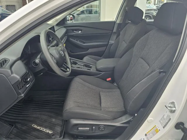 Used 2025  Honda SE image 23